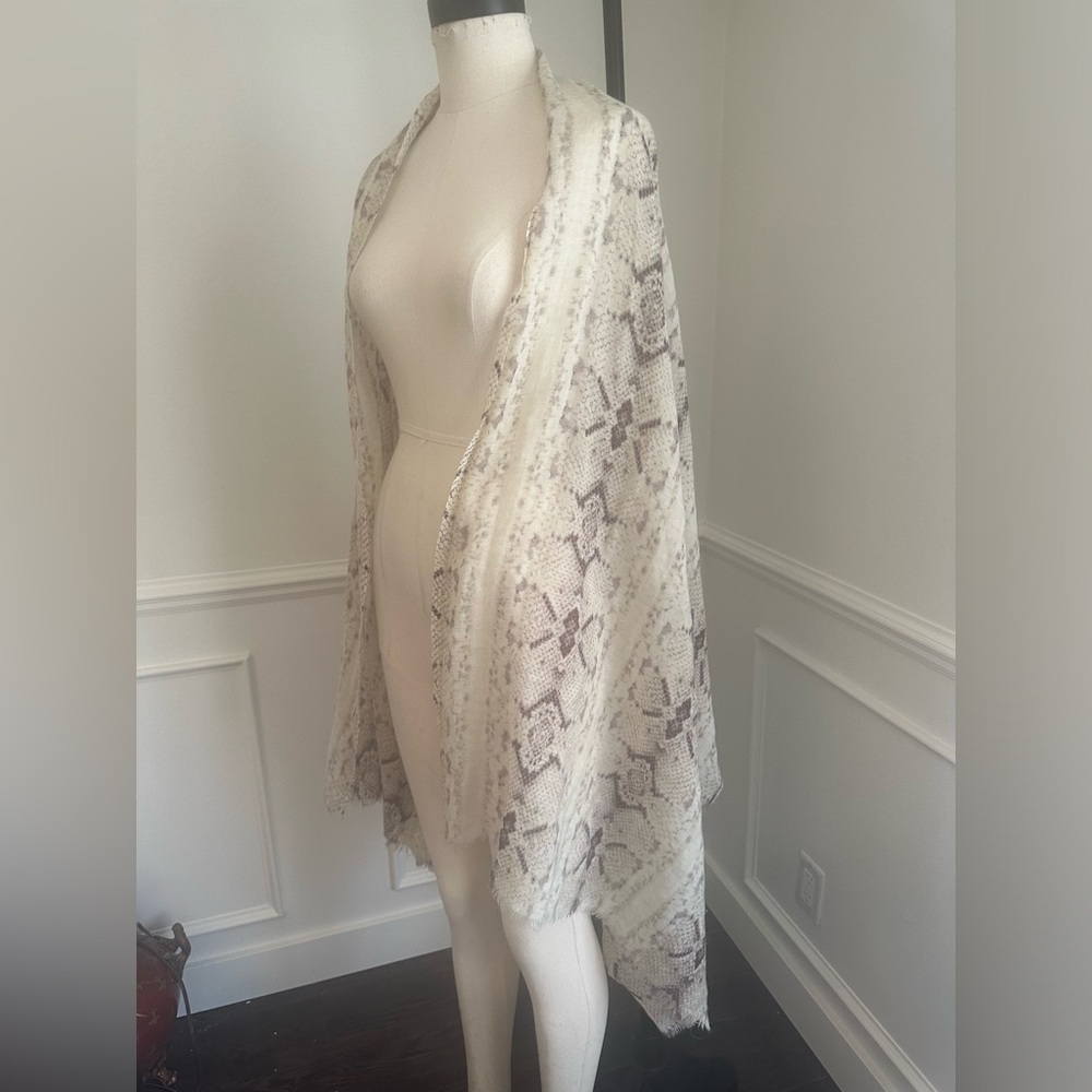 J Crew Wool Python Print Scarf/Wrap - Picture 3 of 8